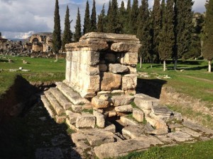 Pedestal tomb